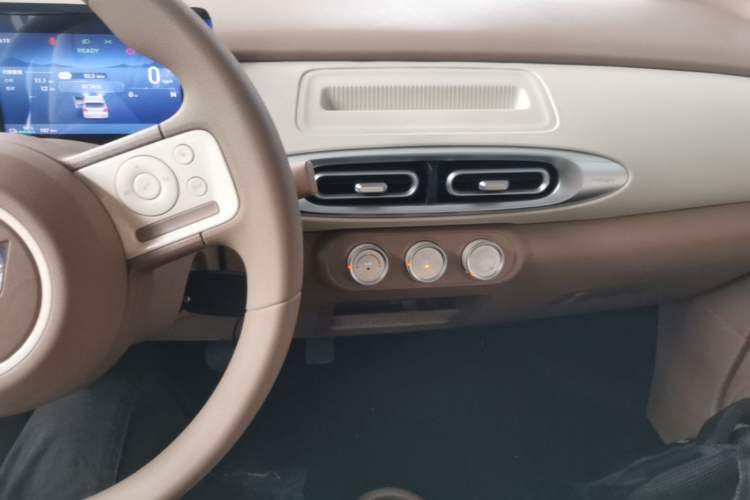 Used Wuling Hongguang MINIEV 2025 Four-Door Version Advanced Edition Audio And AC Panel