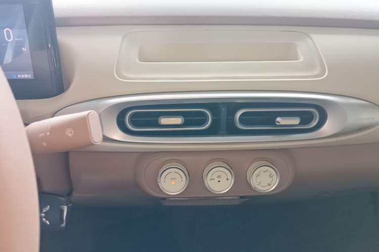 Used Wuling Hongguang MINIEV 2025 Four-Door Version Advanced Edition Audio And AC Panel