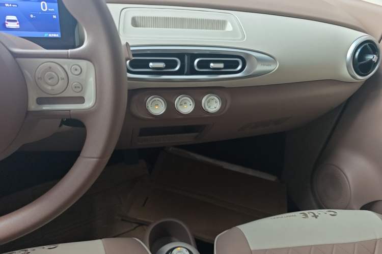 Used Wuling Hongguang MINIEV 2025 Four-Door Version Advanced Edition Audio And AC Panel