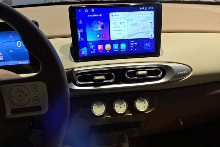 Used Wuling Hongguang MINIEV 2025 Four-Door Version Advanced Edition Audio And AC Panel