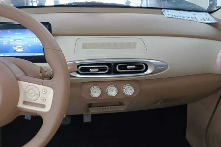 Used Wuling Hongguang MINIEV 2025 Four-Door Version Advanced Edition Audio And AC Panel