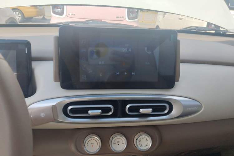 Used Wuling Hongguang MINIEV 2025 Four-Door Version Zhenxiang+ Edition Audio And AC Panel
