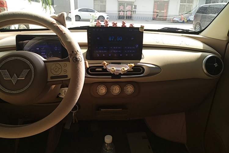 Used Wuling Hongguang MINIEV 2025 Four-Door Version Advanced Edition Audio And AC Panel