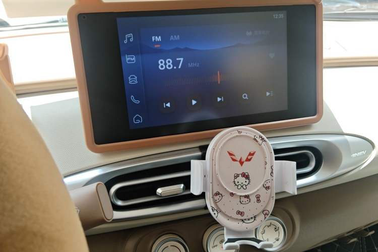Used Wuling Hongguang MINIEV 2025 Four-Door Version Zhenxiang+ Edition Audio And AC Panel
