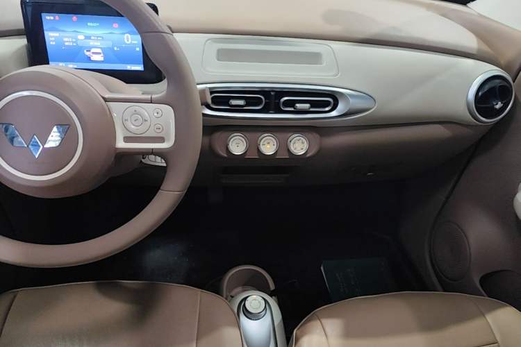 Used Wuling Hongguang MINIEV 2025 Four-Door Version Advanced Edition Audio And AC Panel
