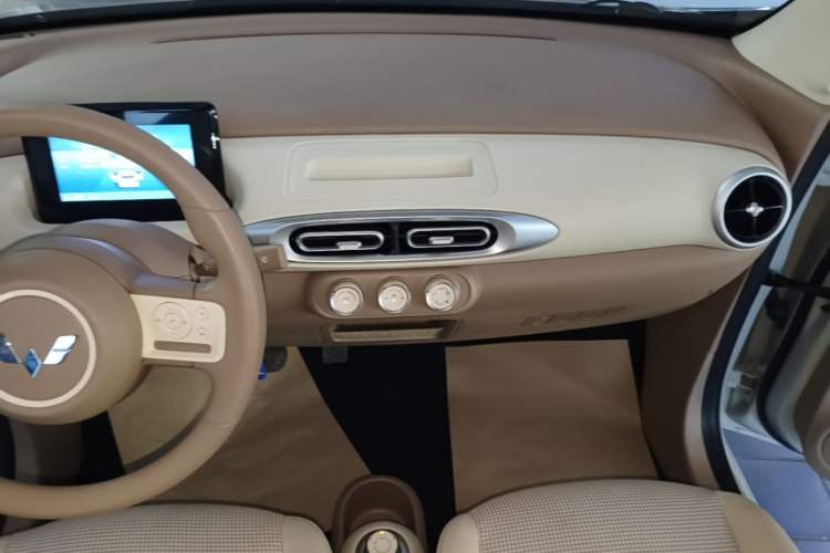 Used Wuling Hongguang MINIEV 2025 Four-Door Version Advanced Edition Audio And AC Panel