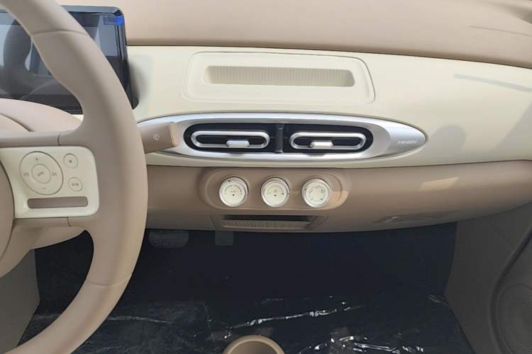 Used Wuling Hongguang MINIEV 2025 Four-Door Version Advanced Edition Audio And AC Panel