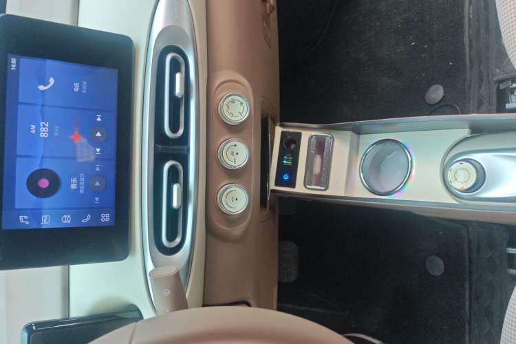 Used Wuling Hongguang MINIEV 2025 Four-Door Version Zhenxiang+ Edition Audio And AC Panel