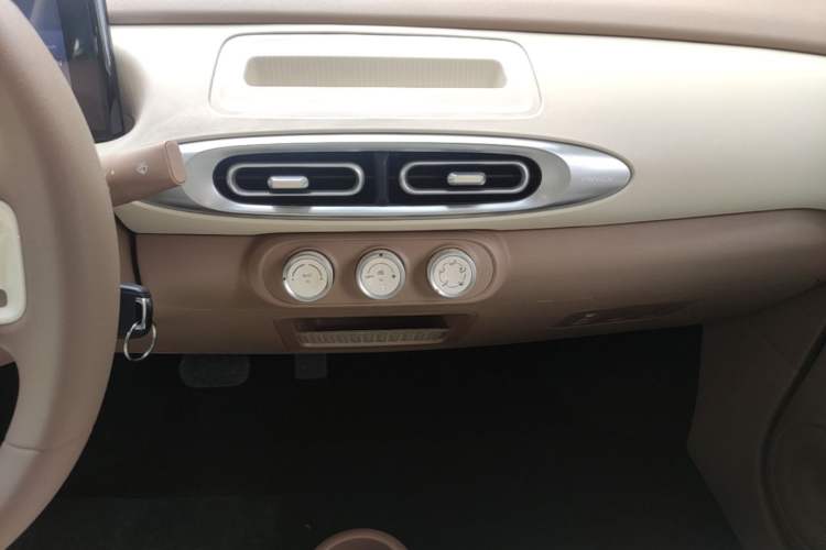Used Wuling Hongguang MINIEV 2025 Four-Door Version Advanced Edition Audio And AC Panel
