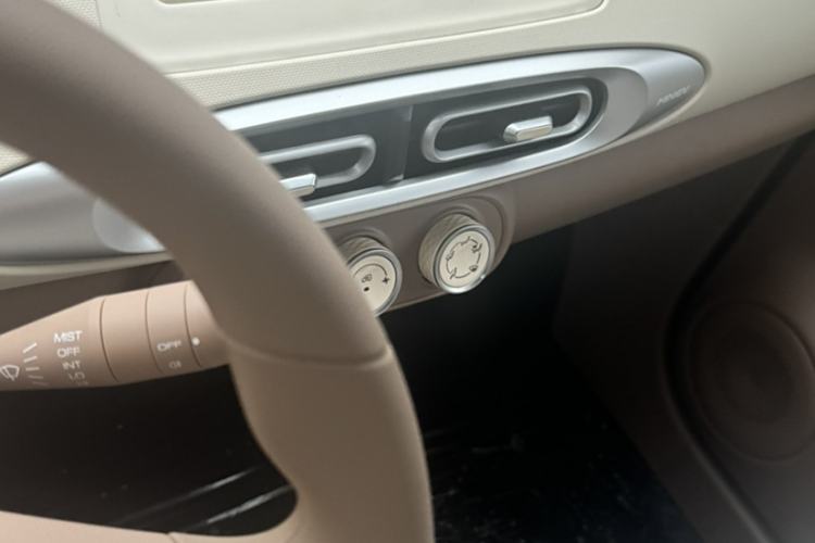 Used Wuling Hongguang MINIEV 2025 Four-Door Version Advanced Edition Audio And AC Panel