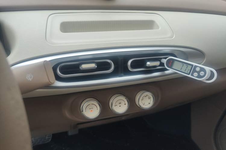 Used Wuling Hongguang MINIEV 2025 Four-Door Version Advanced Edition Audio And AC Panel