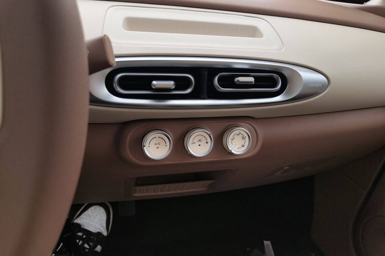 Used Wuling Hongguang MINIEV 2025 Four-Door Version Advanced Edition Audio And AC Panel