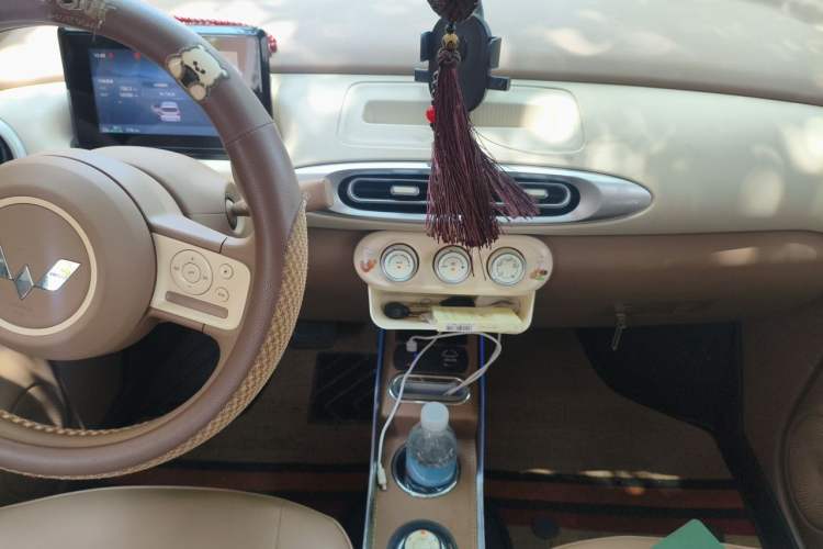 Used Wuling Hongguang MINIEV 2025 Four-Door Version Advanced Edition Audio And AC Panel