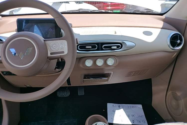 Used Wuling Hongguang MINIEV 2025 Four-Door Version Advanced Edition Audio And AC Panel