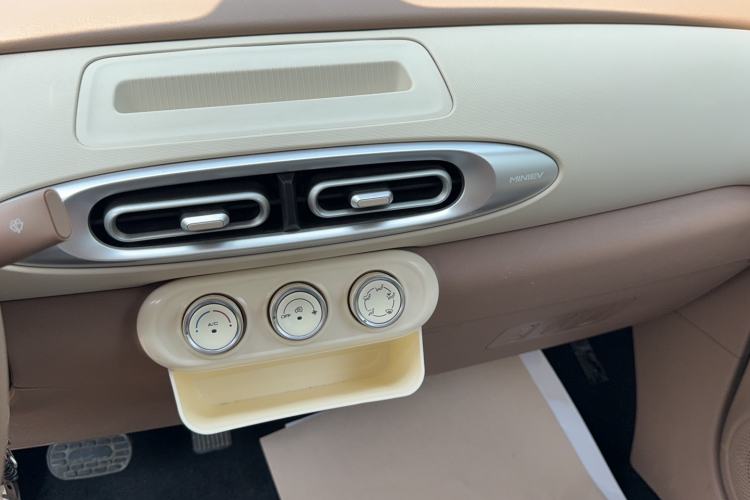 Used Wuling Hongguang MINIEV 2025 Four-Door Version Advanced Edition Audio And AC Panel