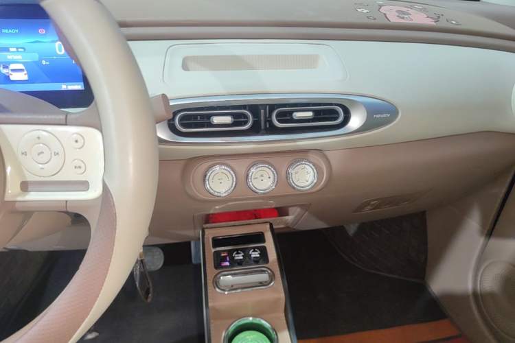 Used Wuling Hongguang MINIEV 2025 Four-Door Version Advanced Edition Audio And AC Panel