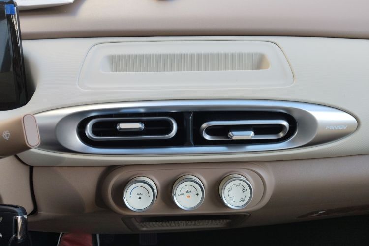 Used Wuling Hongguang MINIEV 2025 Four-Door Version Advanced Edition Audio And AC Panel