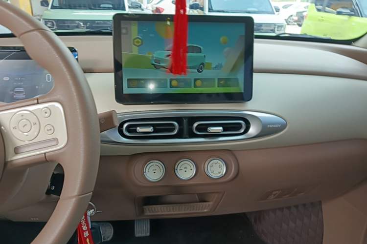 Used Wuling Hongguang MINIEV 2025 Four-Door Version Premium Edition Audio And AC Panel
