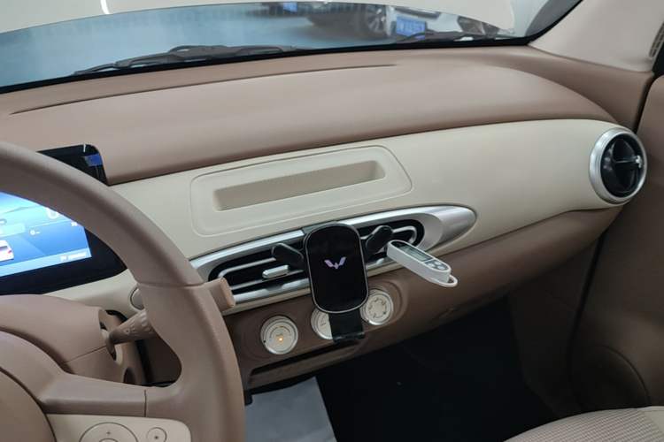 Used Wuling Hongguang MINIEV 2025 Four-Door Version Advanced Edition Audio And AC Panel