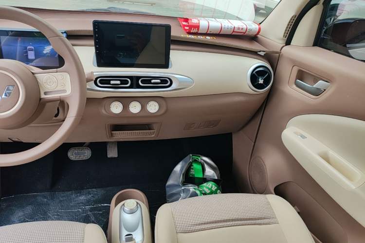 Used Wuling Hongguang MINIEV 2025 Four-Door Version Advanced Edition Audio And AC Panel