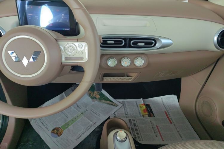 Used Wuling Hongguang MINIEV 2025 Four-Door Version Advanced Edition Audio And AC Panel