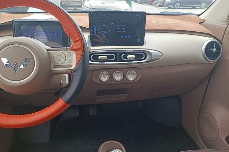 Used Wuling Hongguang MINIEV 2025 Four-Door Version Advanced Edition Audio And AC Panel