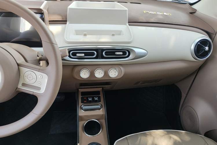 Used Wuling Hongguang MINIEV 2025 Four-Door Version Advanced Edition Audio And AC Panel