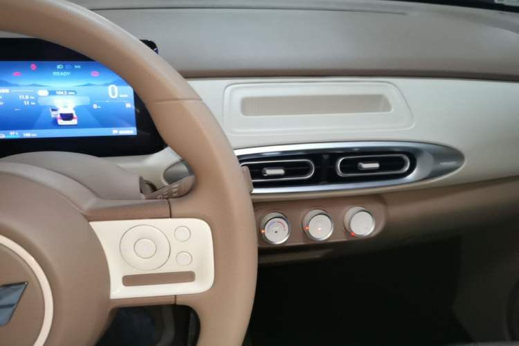 Used Wuling Hongguang MINIEV 2025 Four-Door Version Advanced Edition Audio And AC Panel