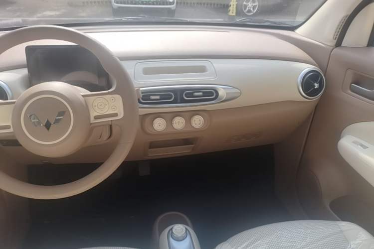 Used Wuling Hongguang MINIEV 2025 Four-Door Version Advanced Edition Audio And AC Panel