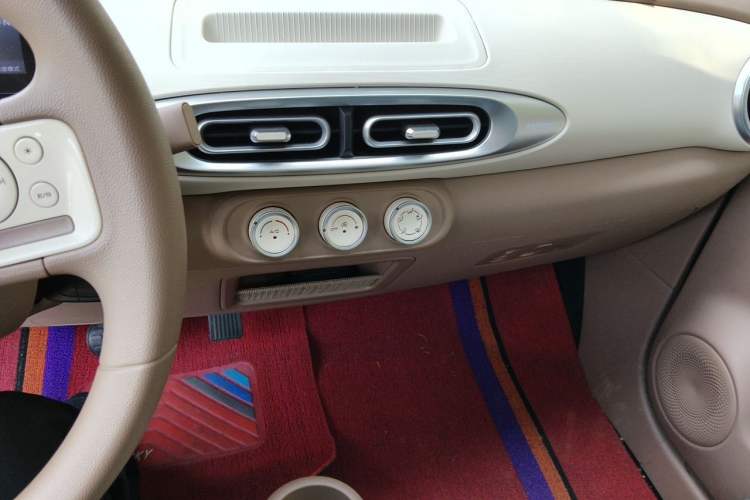 Used Wuling Hongguang MINIEV 2025 Four-Door Version Advanced Edition Audio And AC Panel