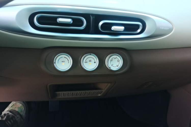 Used Wuling Hongguang MINIEV 2025 Four-Door Version Advanced Edition Audio And AC Panel