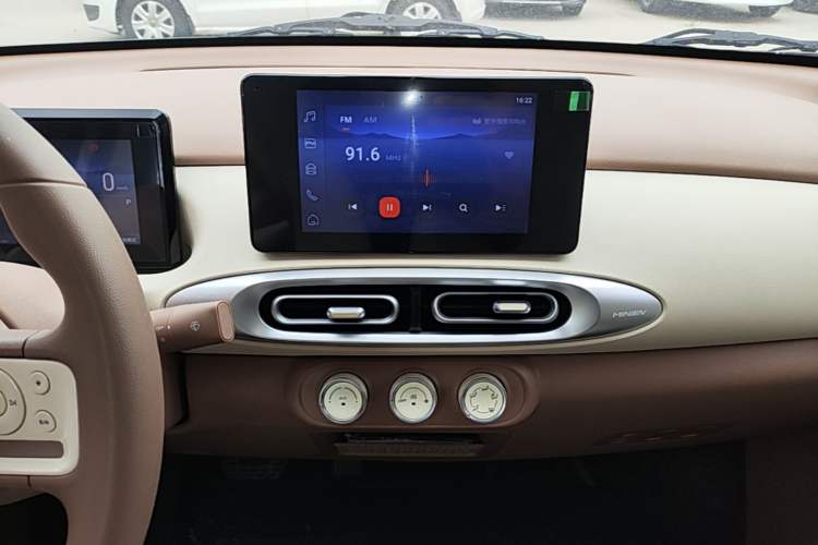 Used Wuling Hongguang MINIEV 2025 Four-Door Version Premium Edition Audio And AC Panel
