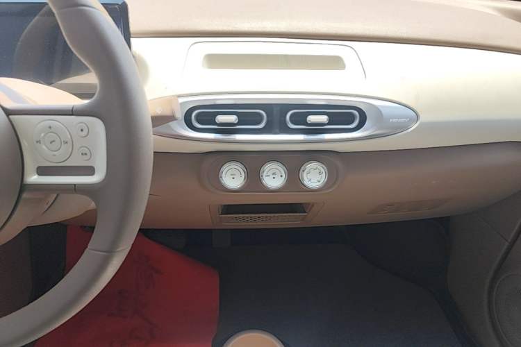 Used Wuling Hongguang MINIEV 2025 Four-Door Version Advanced Edition Audio And AC Panel