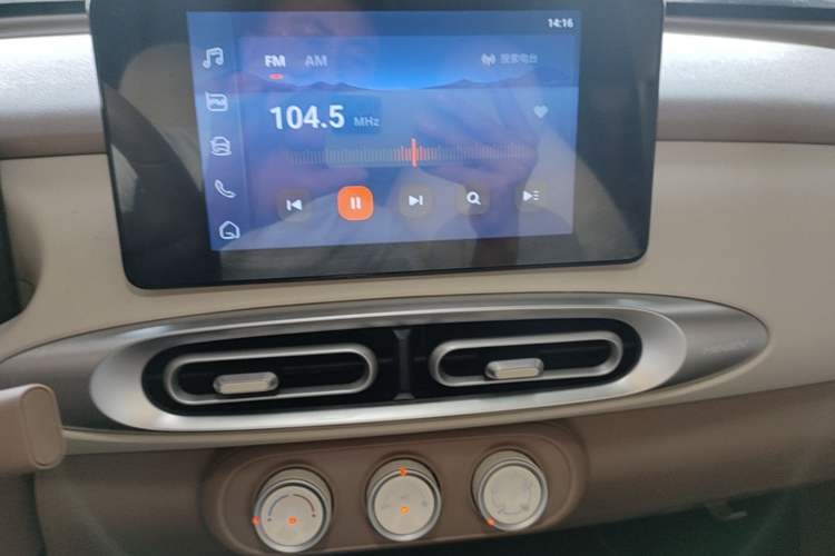 Used Wuling Hongguang MINIEV 2025 Four-Door Version Zhenxiang+ Edition Audio And AC Panel