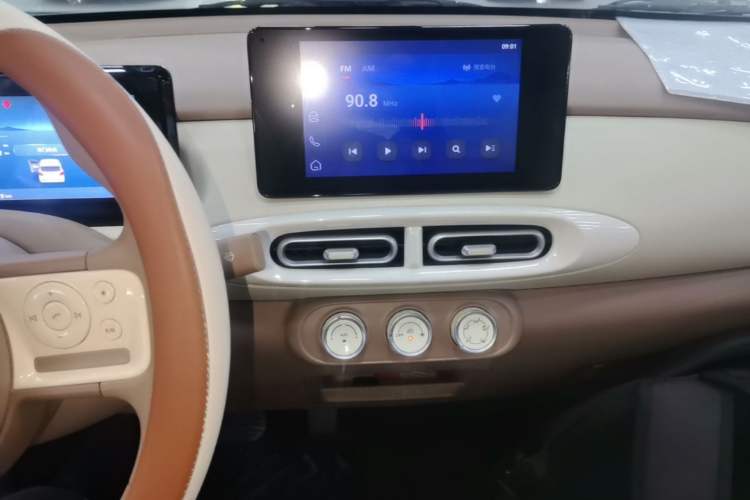 Used Wuling Hongguang MINIEV 2025 Four-Door Version Zhenxiang+ Edition Audio And AC Panel