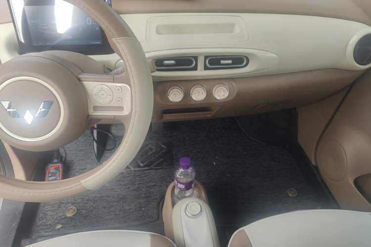 Used Wuling Hongguang MINIEV 2025 Four-Door Version Advanced Edition Audio And AC Panel