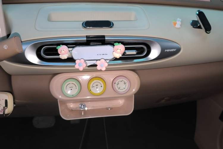 Used Wuling Hongguang MINIEV 2025 Four-Door Version Advanced Edition Audio And AC Panel