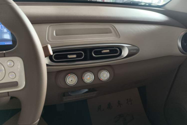 Used Wuling Hongguang MINIEV 2025 Four-Door Version Advanced Edition Audio And AC Panel