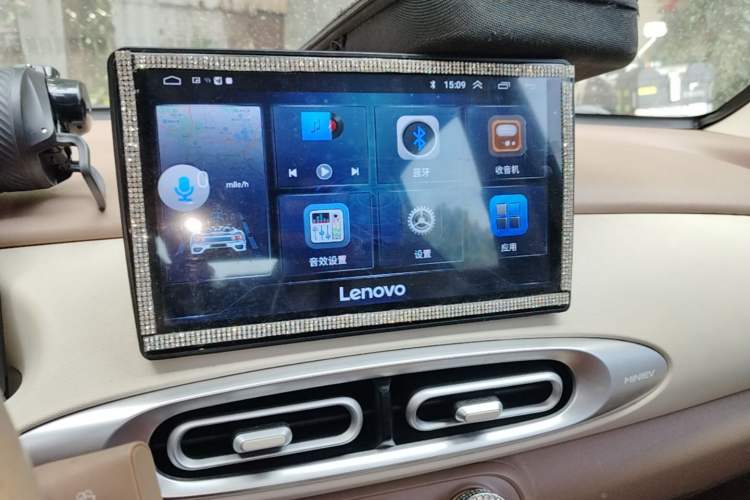 Used Wuling Hongguang MINIEV 2025 Four-Door Version Advanced Edition Audio And AC Panel