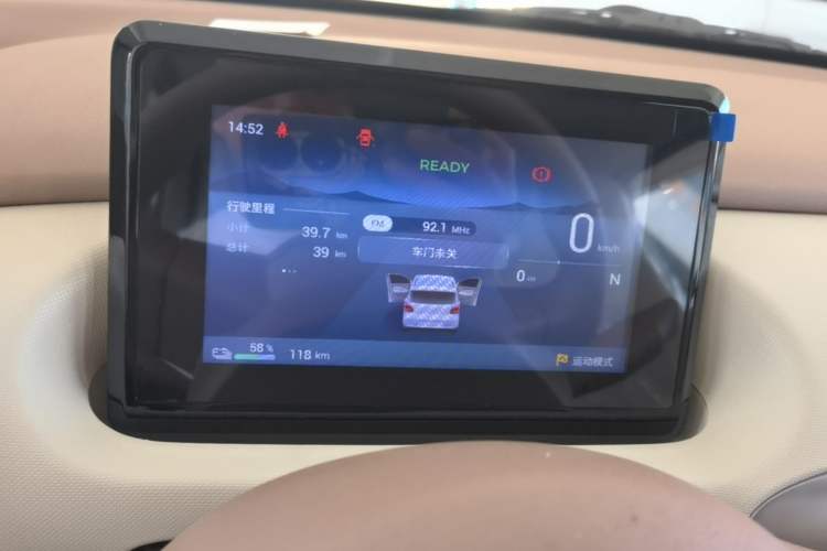 Used Wuling Hongguang MINIEV 2025 Four-Door Version Advanced Edition Audio And AC Panel