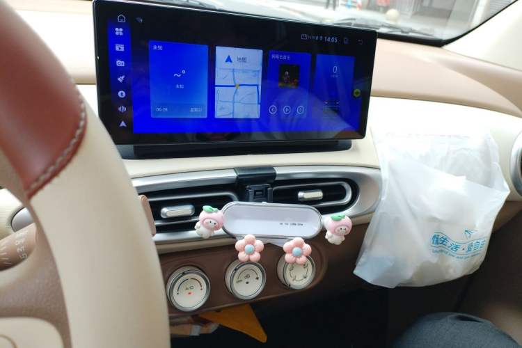 Used Wuling Hongguang MINIEV 2025 Four-Door Version Advanced Edition Audio And AC Panel