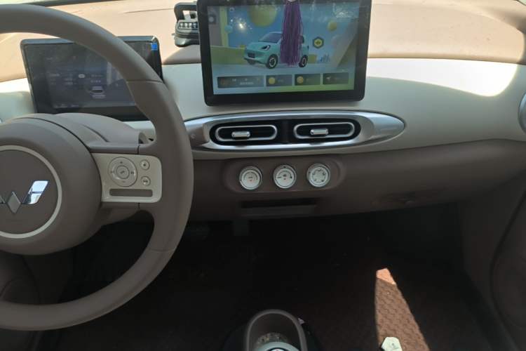 Used Wuling Hongguang MINIEV 2025 Four-Door Version Advanced Edition Audio And AC Panel
