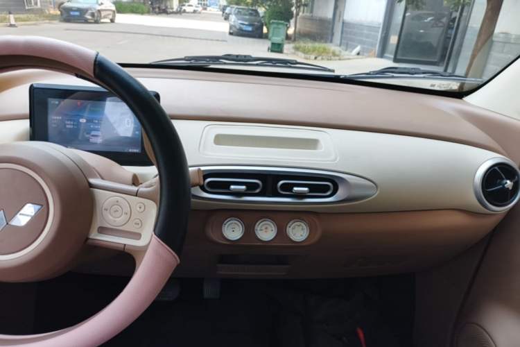 Used Wuling Hongguang MINIEV 2025 Four-Door Version Advanced Edition Audio And AC Panel