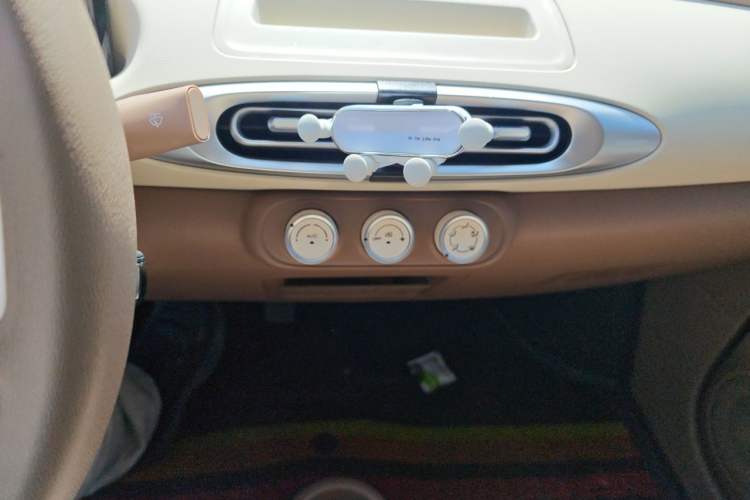 Used Wuling Hongguang MINIEV 2025 Four-Door Version Advanced Edition Audio And AC Panel