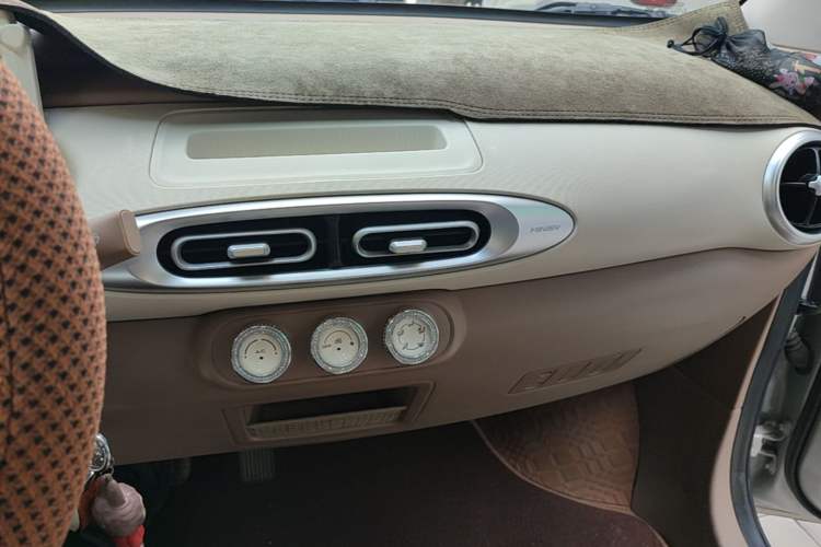 Used Wuling Hongguang MINIEV 2025 Four-Door Version Advanced Edition Audio And AC Panel