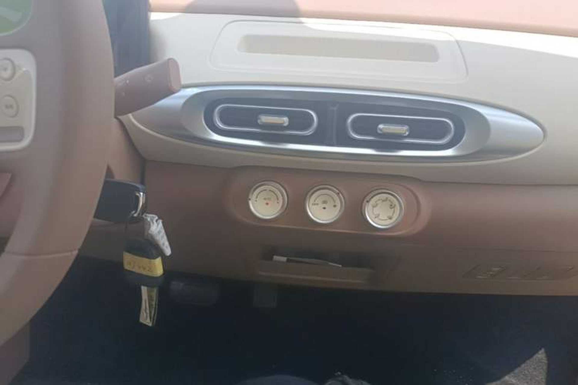 Used Wuling Hongguang MINIEV 2025 Four-Door Version Advanced Edition Audio And AC Panel