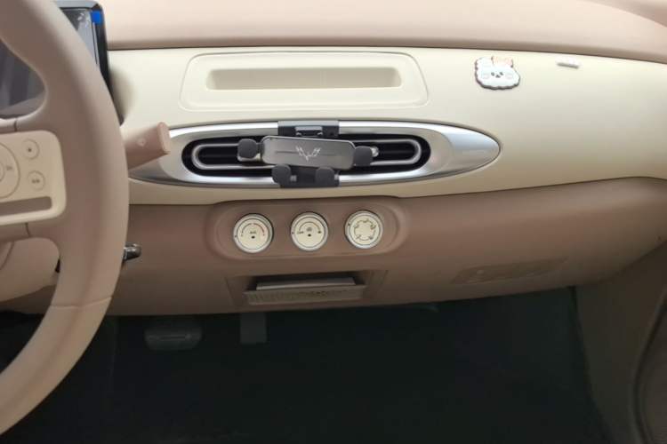 Used Wuling Hongguang MINIEV 2025 Four-Door Version Advanced Edition Audio And AC Panel