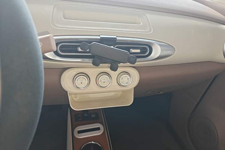 Used Wuling Hongguang MINIEV 2025 Four-Door Version Advanced Edition Audio And AC Panel
