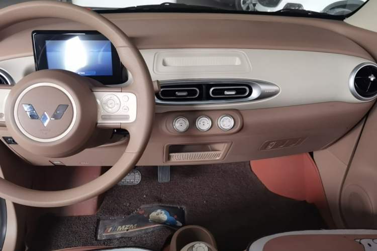 Used Wuling Hongguang MINIEV 2025 Four-Door Version Advanced Edition Audio And AC Panel