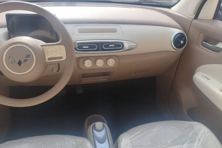 Used Wuling Hongguang MINIEV 2025 Four-Door Version Advanced Edition Audio And AC Panel